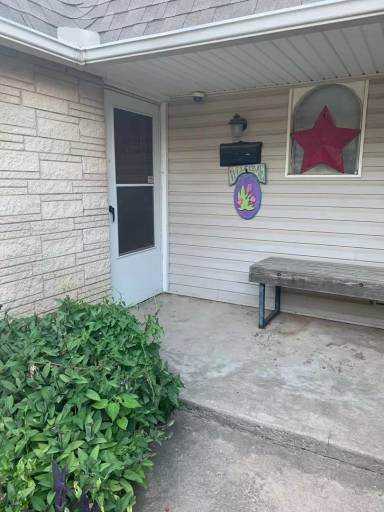 Main picture of 2403 SW 90th St