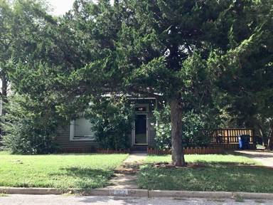 Main picture of 402 S Hoff Ave