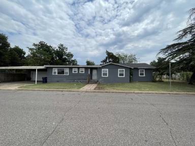 Main picture of 2023 NW 40th St