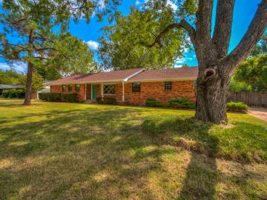 Main picture of 908 Birch Dr