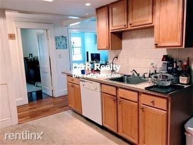 Main picture of 220 Summer St