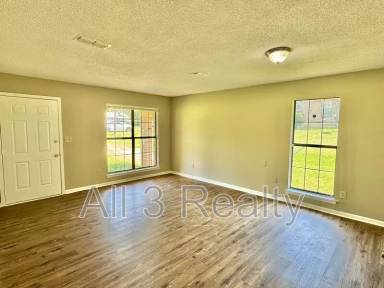 Main picture of 731 Saint Martins Dr