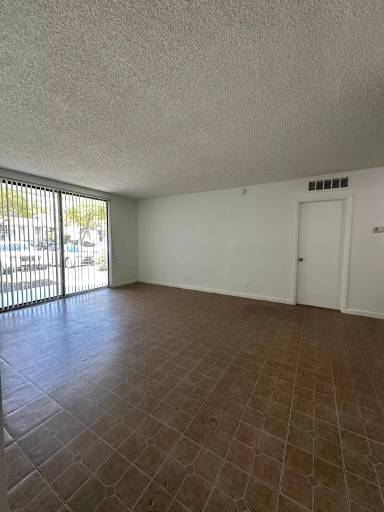 Main picture of 4009 N University Dr