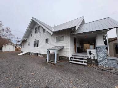 Main picture of 237 Basin St SW