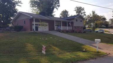 Main picture of 1421 Robinhood Rd