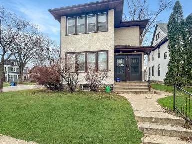 Main picture of 1019 W 31st St
