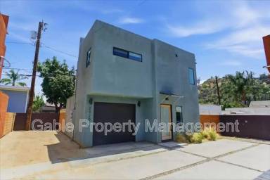 Main picture of 2320 Fernleaf St