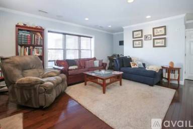 Main picture of 176 Newton St