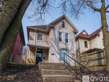 Main picture of 1383 Summit St