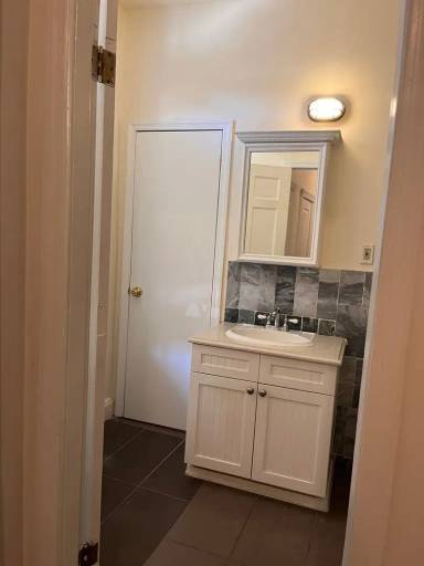 Main picture of 1525 W Lehigh Ave
