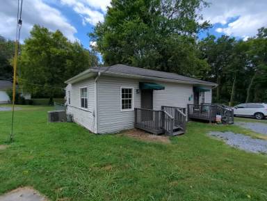 Main picture of 900 Carline Rd