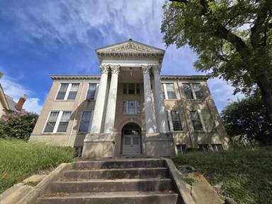 Main picture of 633 W Washington St
