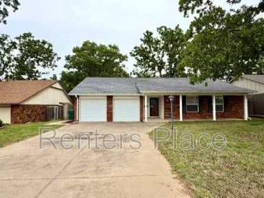 Main picture of 319 W 33rd St
