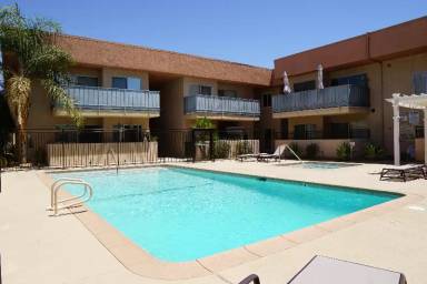 Main picture of Americana Gardens Condos