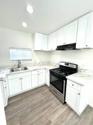 Main picture of 8417 Raintree Ave
