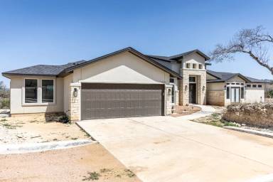 Main picture of 584 N Scenic Hills Ct