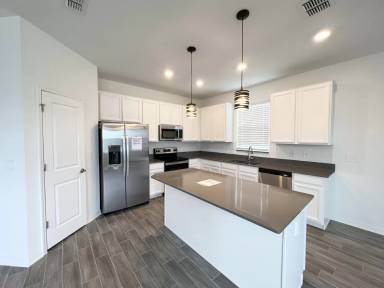 Main picture of 807 Ofanto Way