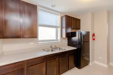 Main picture of 1738 E 69th St Apartments