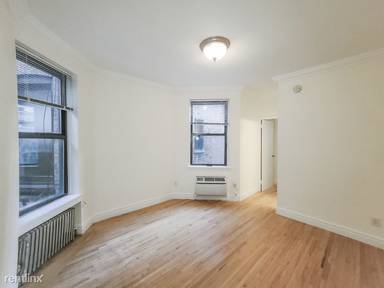 Main picture of 210 E 83rd St