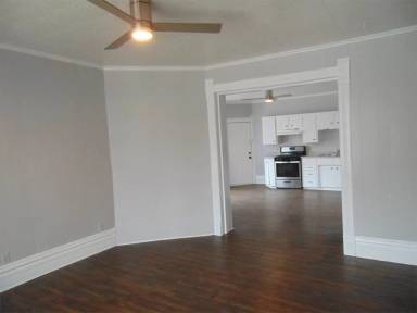 Main picture of 840 Shawano Ave