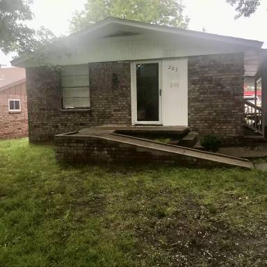 Main picture of 203 W 3rd Ave