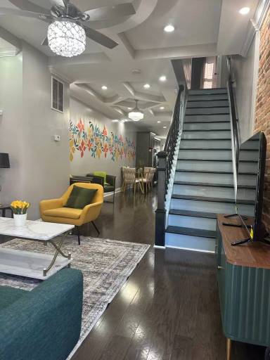 Main picture of 1007 W Fayette St