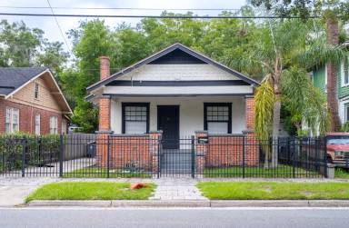 Main picture of 228 W 12th St