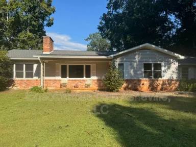 Main picture of 1574 Lynn Rd