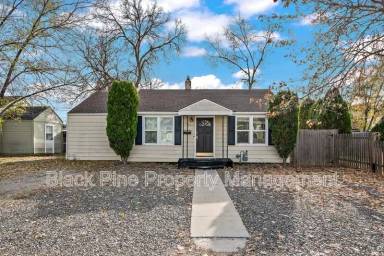 Main picture of 2501 W Lemhi St