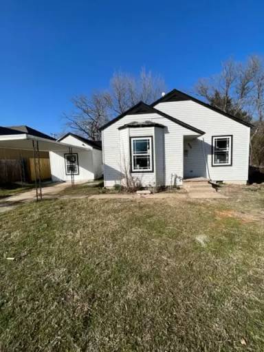 Main picture of 323 E Xyler St