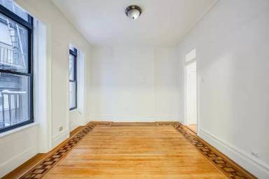 Main picture of 105 E 15th St