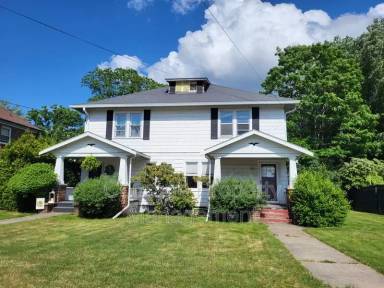 Main picture of 4 Coleman Ave