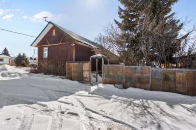 Main picture of 305 Webb St