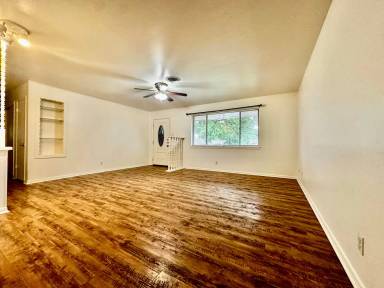 Main picture of 1102 Donna Kay Dr