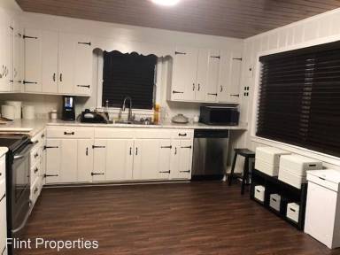 Main picture of 400 Terrace Blvd