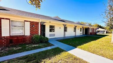Main picture of 390 W Haines Blvd