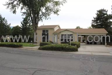 Main picture of 602 E Pioneer Ave