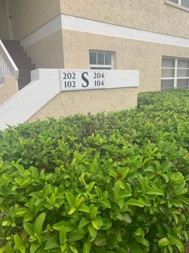 Main picture of 1560 SE Royal Green Cir
