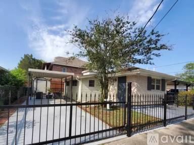 Main picture of 300 Labarre Dr