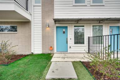 Main picture of 1518 N Carroll Ave