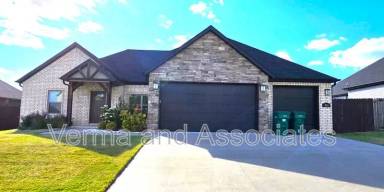 Main picture of 761 Maplewood Dr