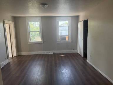 Main picture of 144 S 3rd St