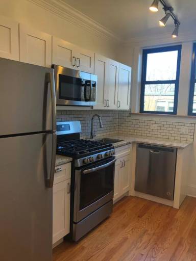 Main picture of 5547 N Lakewood Ave