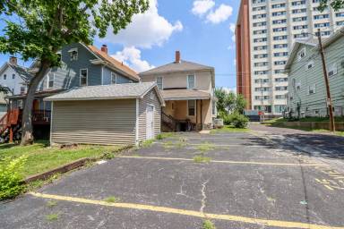 Main picture of 303 Waugh St