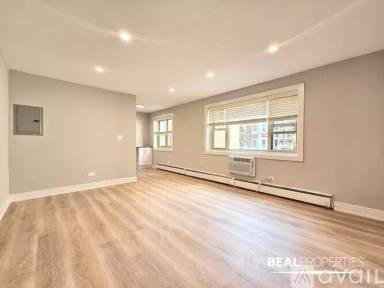 Main picture of 452 W Oakdale Ave