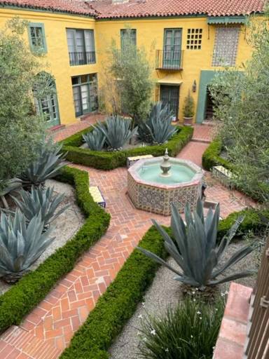 Main picture of 1863 N Kingsley Dr