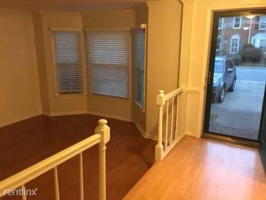 Main picture of 1039 Tottenham Ln