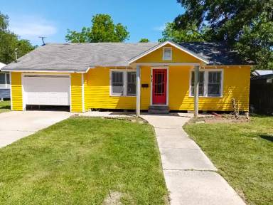 Main picture of 915 E Ash St