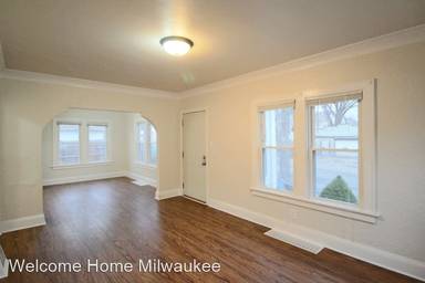Main picture of 221 W Ring St