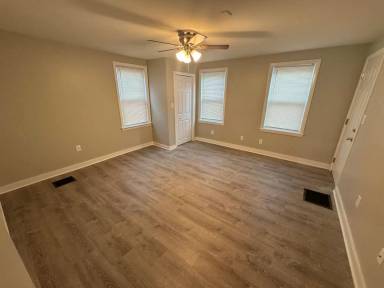 Main picture of 13 Edwards St
